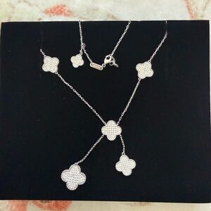 Elegant Silver Floral Necklace Alhambra